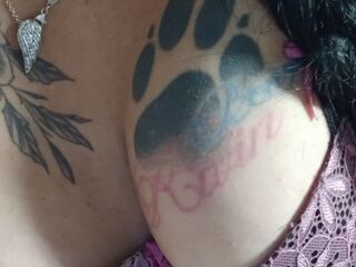 camwhore fingering pussy Kleinestern