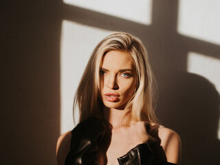 topless camgirl LanaSharapova