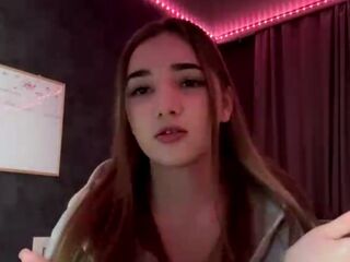 masturbating camgirl LaurynKendell