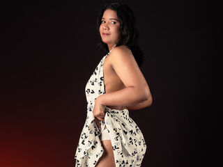 masturbating camgirl LayaLux