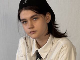 teaser webcam LeannMolineaux