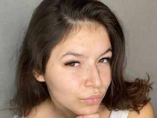 naked girl with webcam masturbating with vibrator LeslieForest