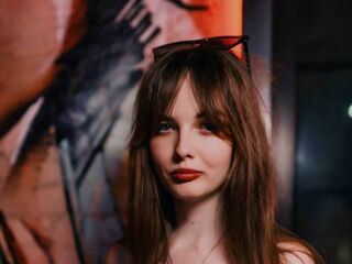 camwhore spreading pussy LisaDrake