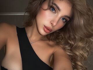 cam girl playing with sextoy LuluBlanco