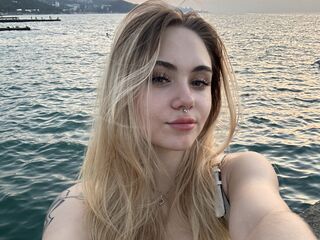 naked cam girl masturbating with dildo LunaMillie