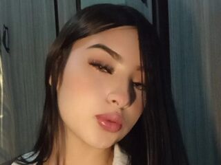 camslut fingering shaved pussy MadelynFabbro
