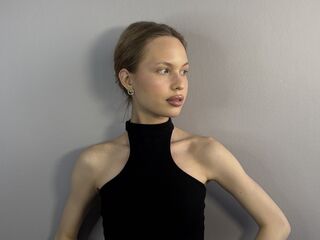 webcam strip tease show MalliaLucioni