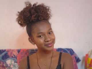 camslut showing tits MarieSaynah