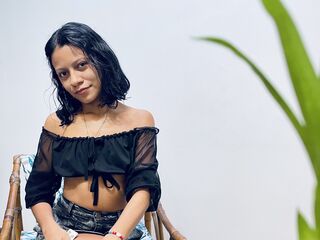 naughty cam girl fingering shaved pussy MarthinaLestrang