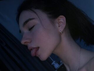 camslut naked MelbaStraub