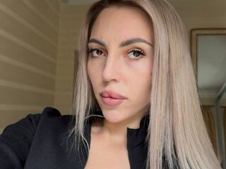 girl showing pussy MelisaDee
