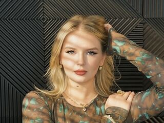 masturbating MiaLloydy