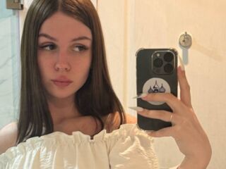 naughty camwhore MiaRioti