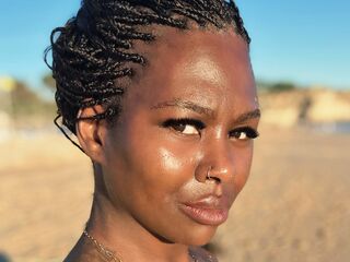 camgirl playing with dildo MilkyMarie