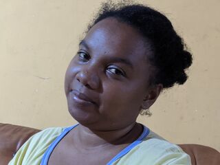 camwhore masturbating with dildo MomoRazafy