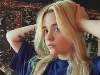 naked cam girl masturbating with vibrator MonnieMoniz