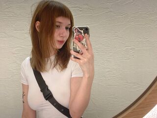 naked camgirl masturbating with vibrator NeomaSiniard