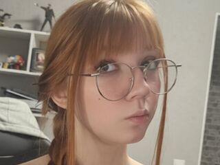 naughty cam girl fingering shaved pussy RozellaBouch