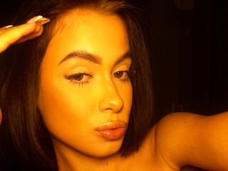 camgirl masturbating with sex toy RuthieMichieli