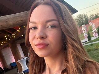 camgirl fingering pussy SadeBergum