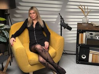 cam girl playing with sextoy SamanNova