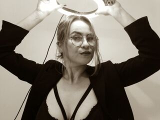camslut ScarletHanistom