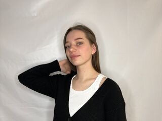 webcam strip tease show SynnoveHayley