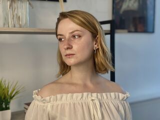 naughty cam girl fingering pussy TamekaHemrich