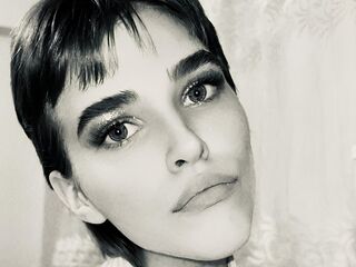 naughty cam girl masturbating with dildo UdelaHailey