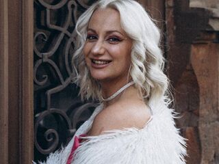 cam girl masturbating with dildo WilsonAvery