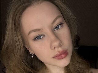 camwhore fingering shaved pussy YangQuiring