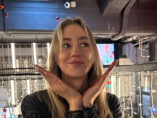 camgirl showing tits ZenaDeruiter